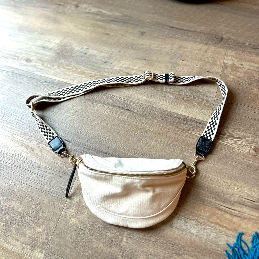 👜 Universal Thread Cream & Black Crossbody / Fanny Pack